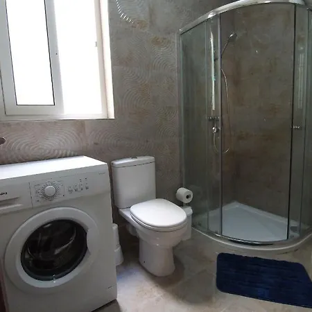 F7 3, Private Bedroom Two Single Beds Shared Bathroom In Shared Flat * Msida