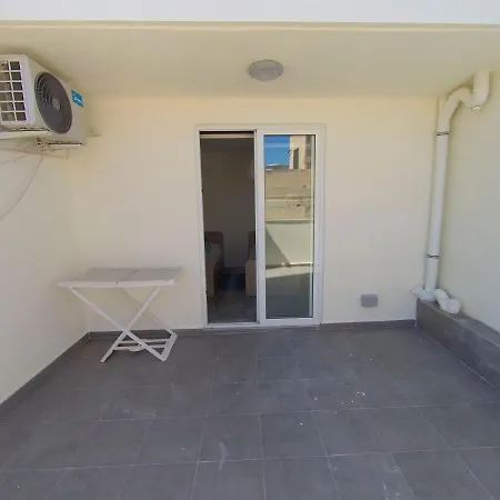 F7 3, Private Bedroom Two Single Beds Shared Bathroom In Shared Flat Habitación en casa particular *