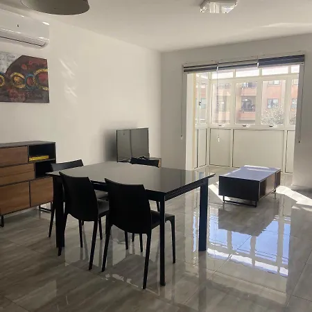 F7 3, Private Bedroom Two Single Beds Shared Bathroom In Shared Flat Homestay *