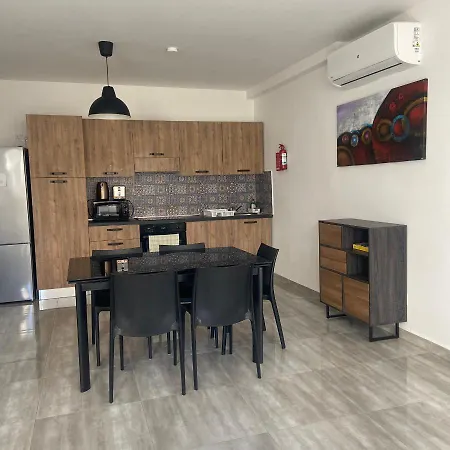 Homestay F7 3, Private Bedroom Two Single Beds Shared Bathroom In Shared Flat