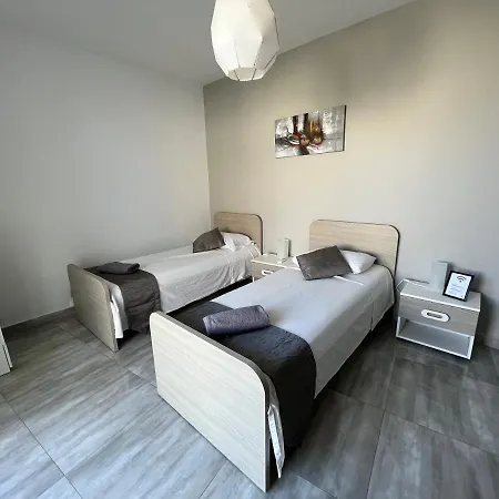 F7 3, Private Bedroom Two Single Beds Shared Bathroom In Shared Flat Homestay Msida