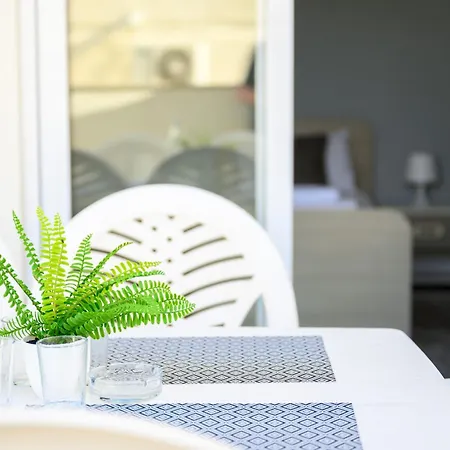 F7 3, Private Bedroom Two Single Beds Shared Bathroom In Shared Flat Msida