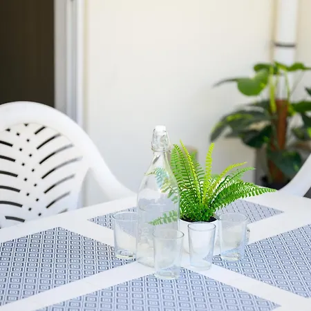 F7 3, Private Bedroom Two Single Beds Shared Bathroom In Shared Flat * Msida