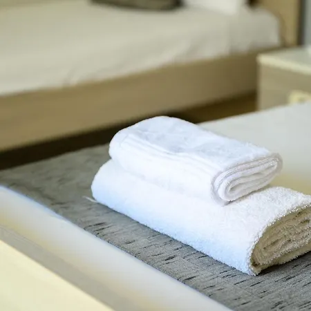 F7 3, Private Bedroom Two Single Beds Shared Bathroom In Shared Flat