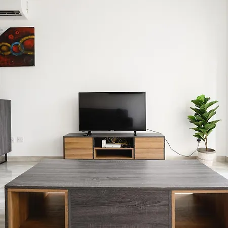 Homestay F7 3, Private Bedroom Two Single Beds Shared Bathroom In Shared Flat *