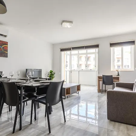 F7 3, Private Bedroom Two Single Beds Shared Bathroom In Shared Flat
