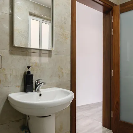 Homestay F7 3, Private Bedroom Two Single Beds Shared Bathroom In Shared Flat