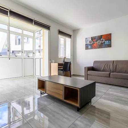 F7 3, Private Bedroom Two Single Beds Shared Bathroom In Shared Flat Homestay