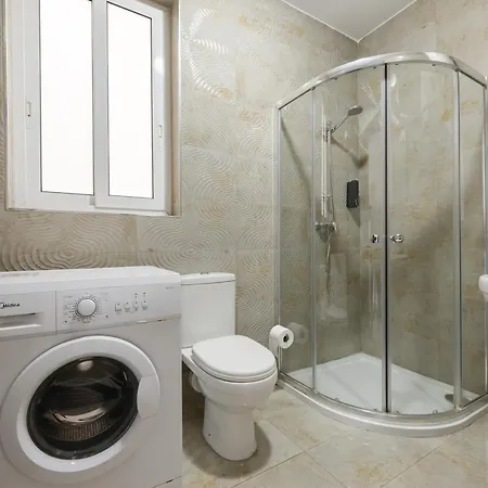 F7 3, Private Bedroom Two Single Beds Shared Bathroom In Shared Flat Msida