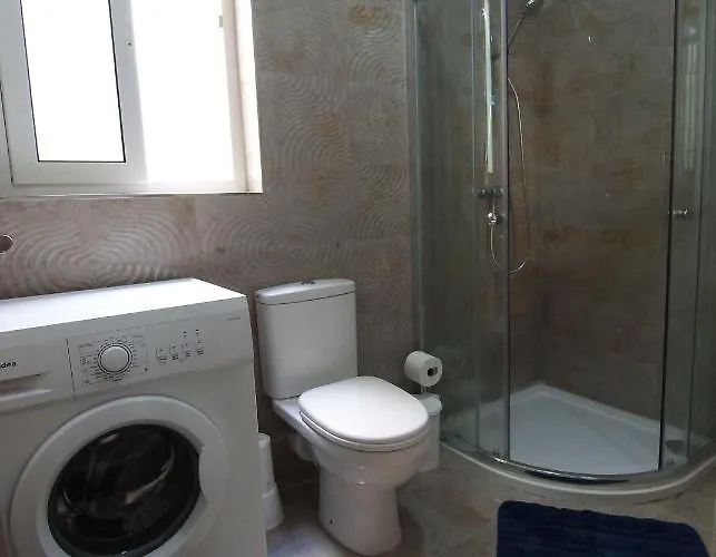 F7 3, Private Bedroom Two Single Beds Shared Bathroom In Shared Flat * Msida