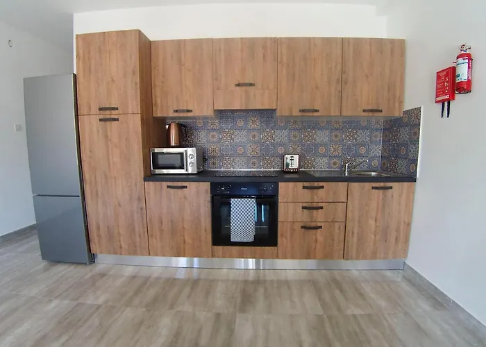 F7 3, Private Bedroom Two Single Beds Shared Bathroom In Shared Flat Msida