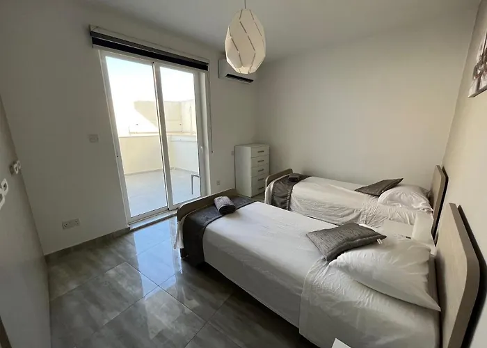 F7 3, Private Bedroom Two Single Beds Shared Bathroom In Shared Flat Habitación en casa particular *