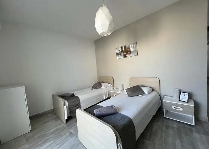 Habitación en casa particular F7 3, Private Bedroom Two Single Beds Shared Bathroom In Shared Flat